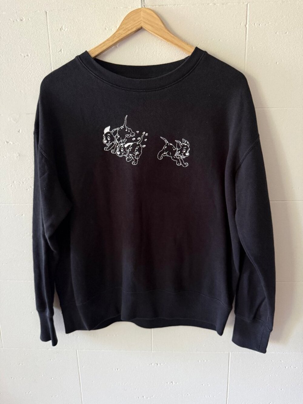 Uniqlo X Disney |  Black 100 Dalmations Crewneck Sweatshirt | Medium